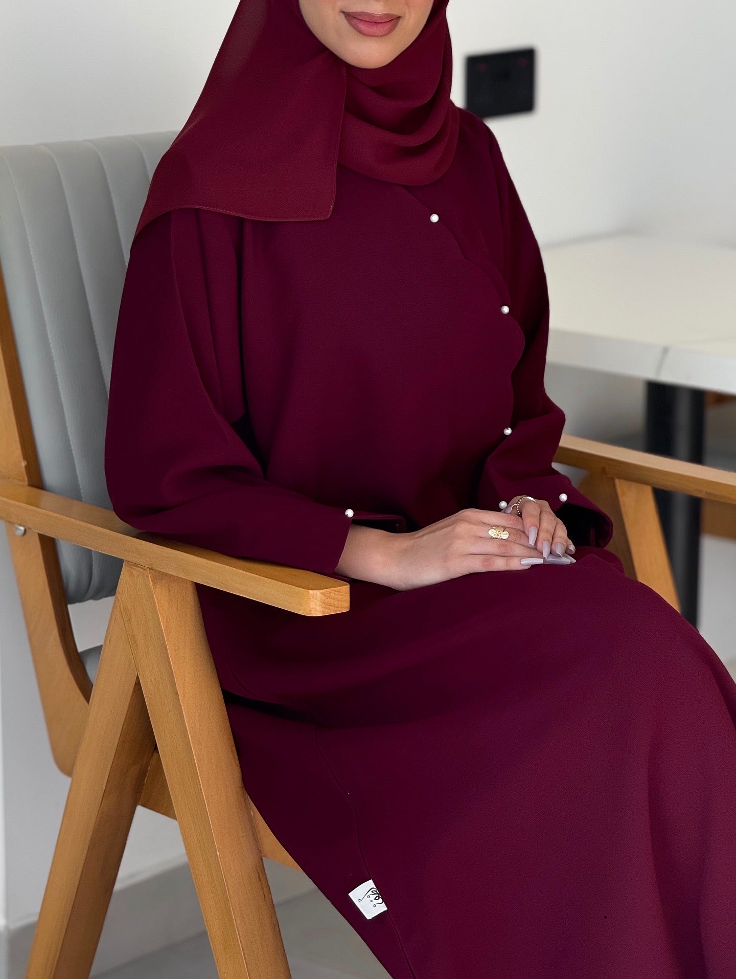 Burgundy Elegance: Pearl-Embellished Scalloped Abaya Set