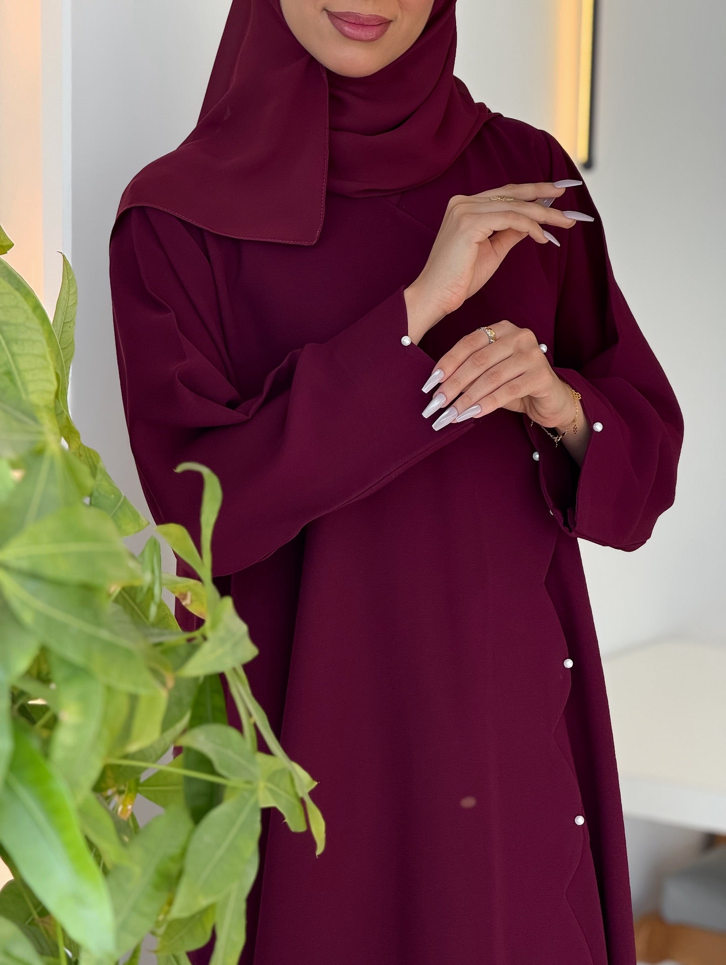 Burgundy Elegance: Pearl-Embellished Scalloped Abaya Set