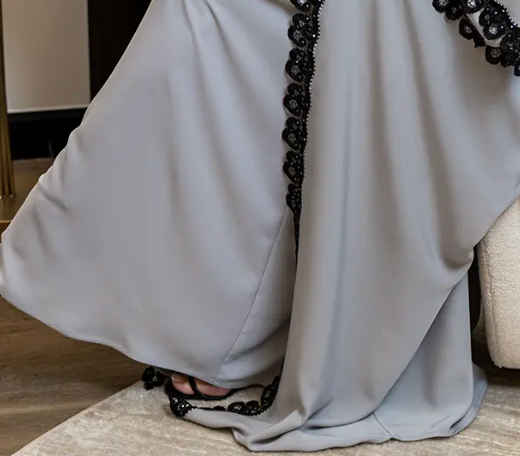 Grey Scalloped Lace Open Kaftaan with Matching Inner